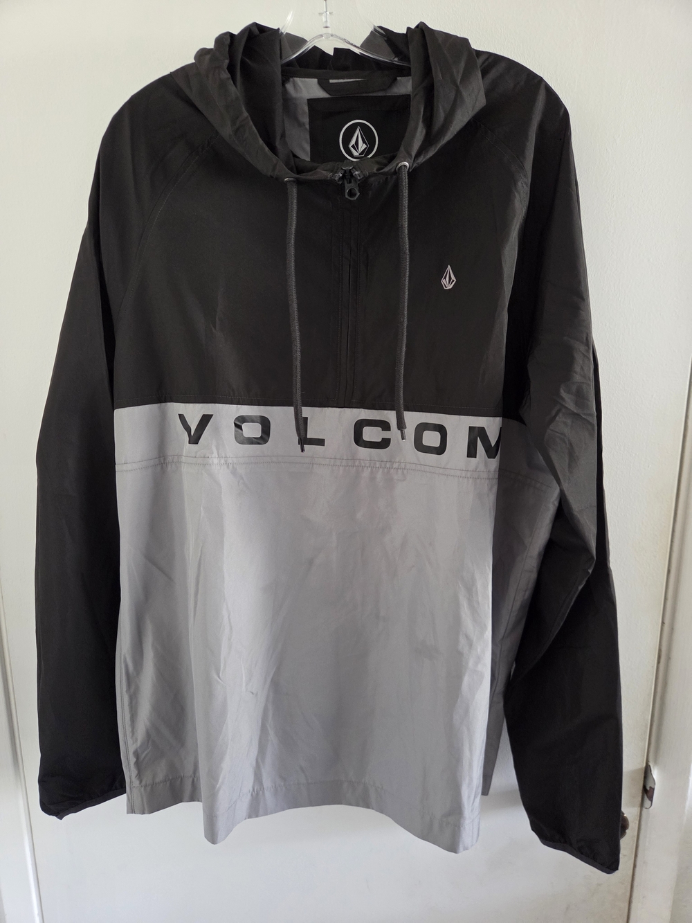 Volcom Men's Two-Tone Black & Gray Hooded Windbreaker